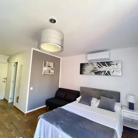 Style & Comfort In - Pool Available Seasonally Apartment *