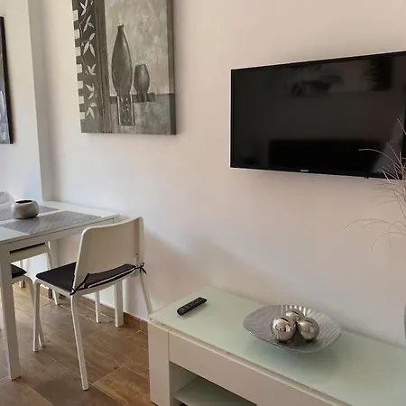 Style & Comfort In - Pool Available Seasonally Apartment