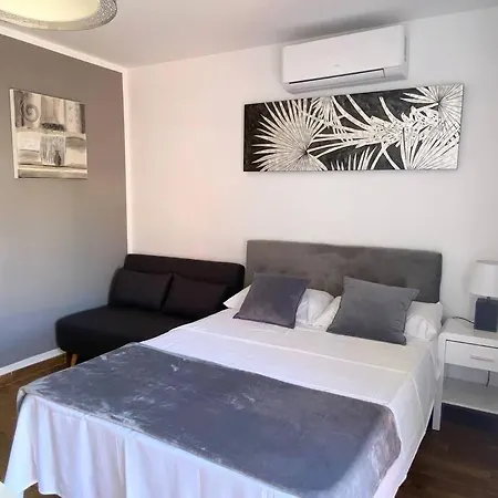 Style & Comfort In - Pool Available Seasonally Apartment Benalmadena