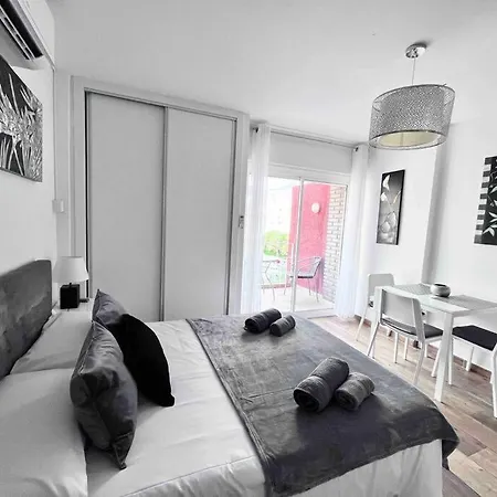Style & Comfort In - Pool Available Seasonally Benalmadena