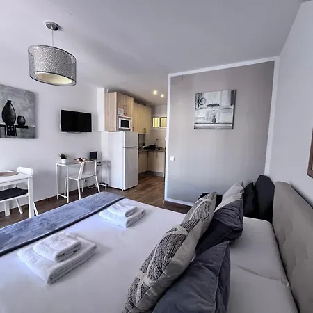 Style & Comfort In - Pool Available Seasonally Apartment