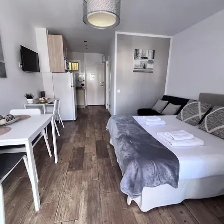Style & Comfort In - Pool Available Seasonally Apartment *