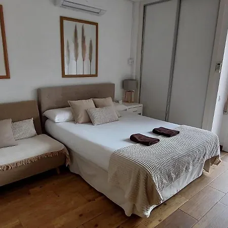 Style & Comfort In - Pool Available Seasonally