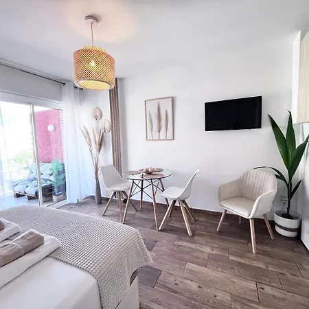 Style & Comfort In - Pool Available Seasonally Benalmadena