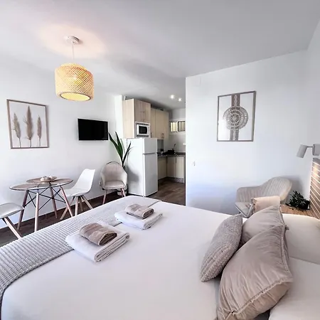 Style & Comfort In - Pool Available Seasonally Apartment