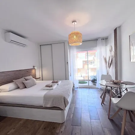 Style & Comfort In - Pool Available Seasonally Benalmadena